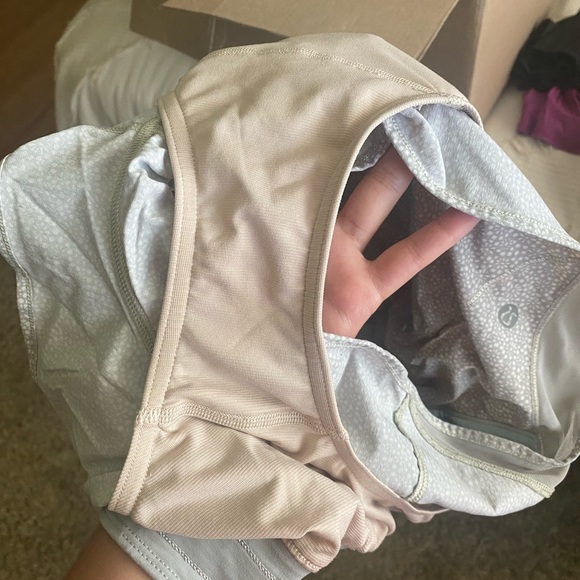 Lululemon Hotty Hot Short - Picture 5 of 6